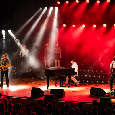 gallery image q revival band